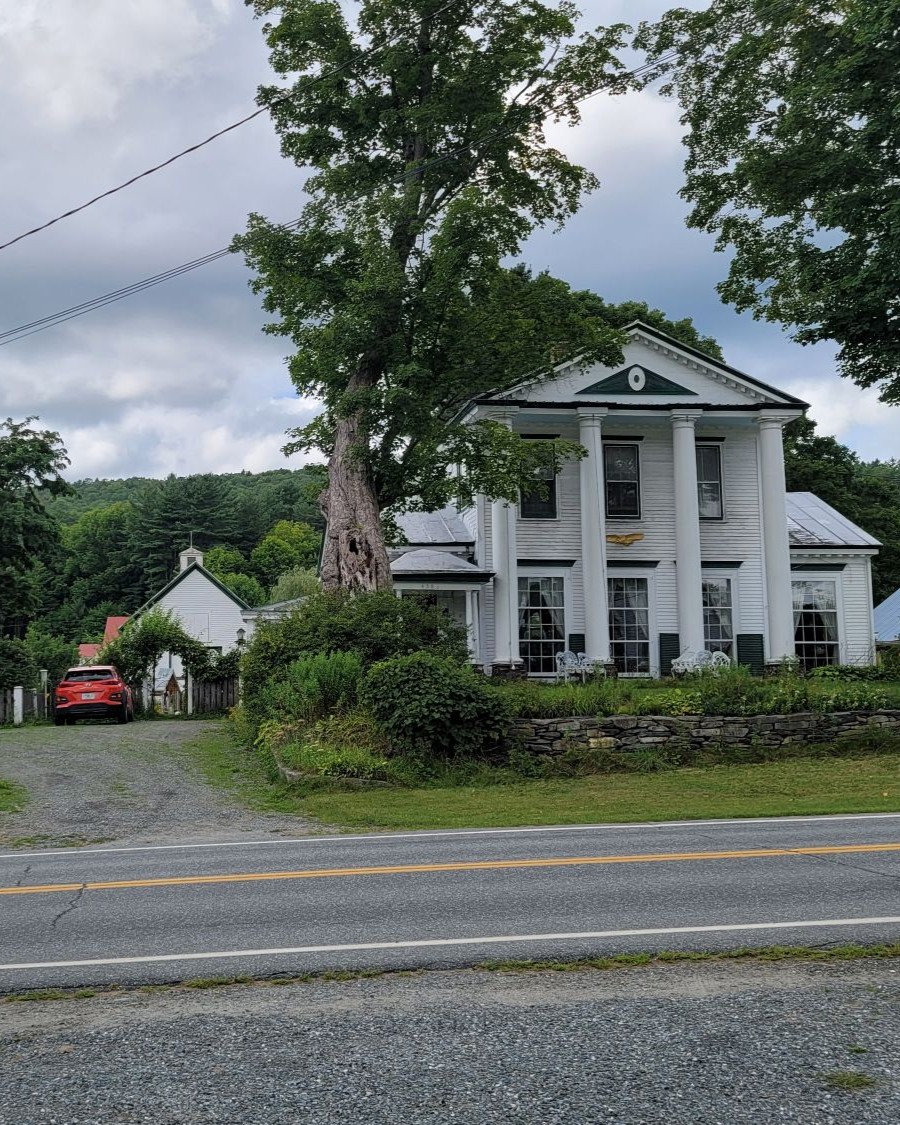 McIndoe Falls Inn exterior