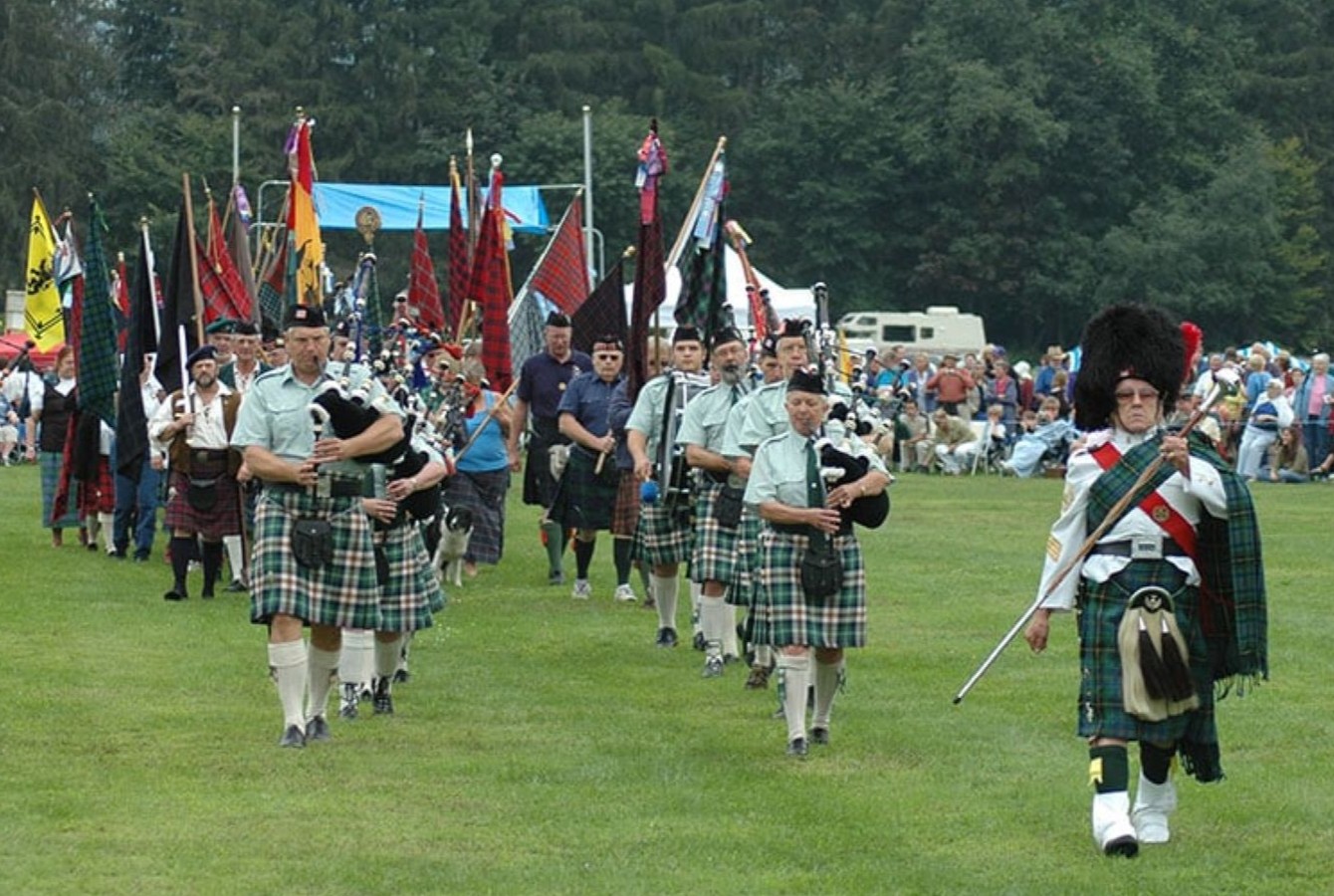 Scottish tartan crest representing Barnet's Scottish heritage